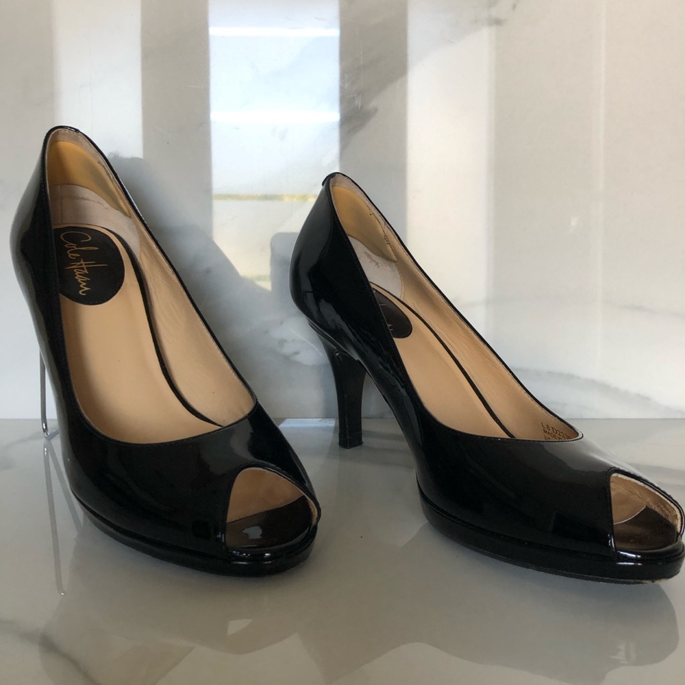 Cole Haan Black Patent Leather Peep Toe Heels 7.5 Feminine Retro Cocktail Event